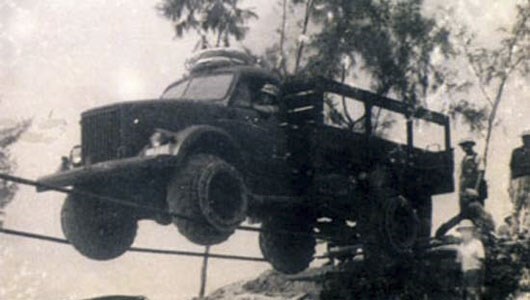 Thực hư chuyện lái xe trên dây cáp vượt Trường Sơn trong chiến tranh