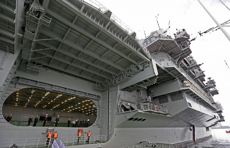 Nga chi bộn tiền phát triển tàu sân bay