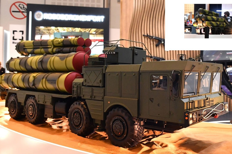 Hệ thống S-400 trang bị 8 tên lửa độc đáo được trưng bày tại IDEX-2021