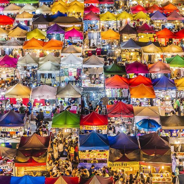 Khu chợ đêm với 1.500 gian hàng ở Bangkok