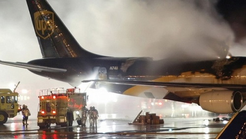 Tại sao Mỹ cấm mang pin dự phòng trong hành lý ký gửi khi đi máy bay?