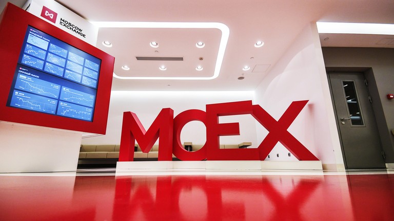 Sàn giao dịch Moscow đình chỉ giao dịch bằng đồng USD và euro
