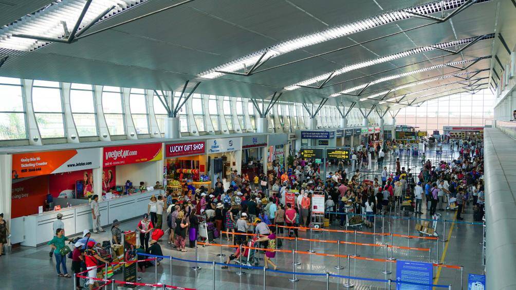 Sân bay Đà Nẵng tấp nập, các hãng hàng không tăng chuyến