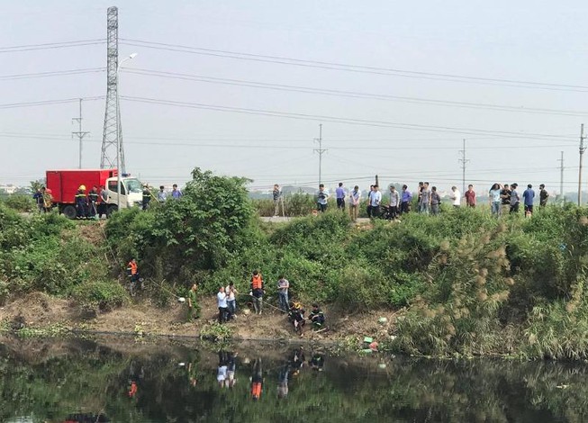 400 người đi dọc sông Nhuệ gỡ từng bao tải tìm nữ sinh 18 tuổi bị sát hại