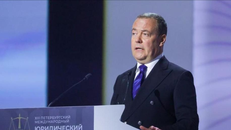 Ông Medvedev mỉa mai đề xuất gặp ông Trump và ông Putin của lãnh đạo Ukraine