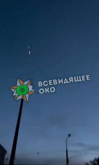 Dân Ukraine kinh hãi chứng kiến loạt tên lửa hành trình Nga 'đánh võng' tới mục tiêu