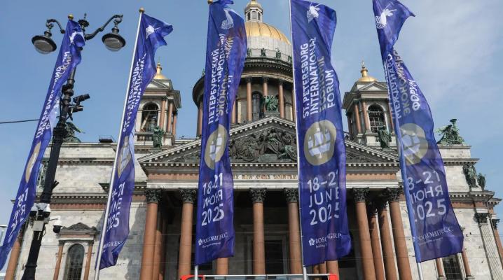 Phó Thủ tướng Lê Thành Long dự Diễn đàn Kinh tế quốc tế Saint-Petersburg tại Nga