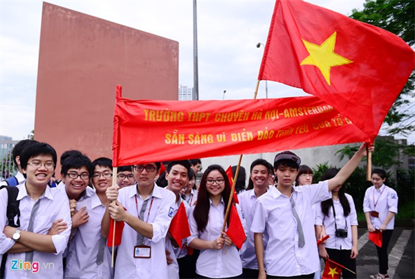 Học trò chuyên Hà Nội - Amsterdam xếp bản đồ Tổ quốc