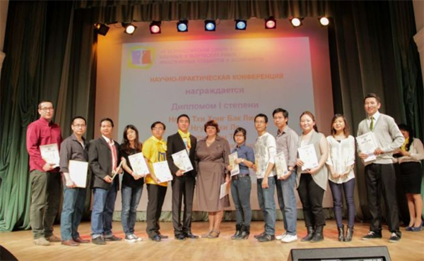 Sinh viên Việt giành nhiều giải thưởng tại Hội thảo khoa học quốc tế toàn Nga tại Tomsk