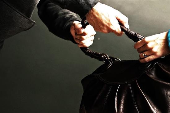 Moskva: Giật túi giữa ban ngày