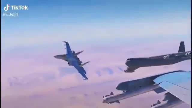Tiêm kích Su-27 và Su-30 của Nga rượt đuổi B-52 của Mỹ gây 'náo loạn' cả vùng trời