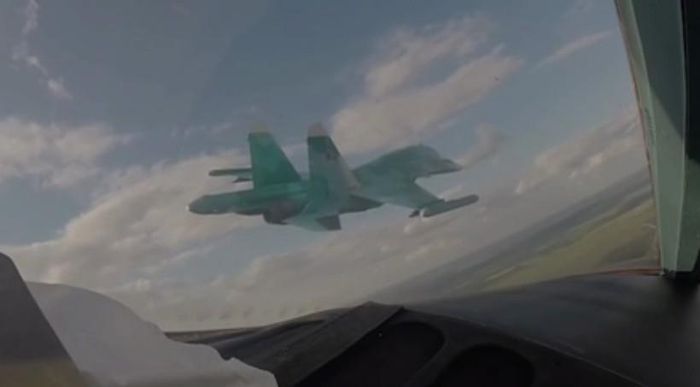 Video tiêm kích Su-34 xóa sổ trạm điều khiển UAV