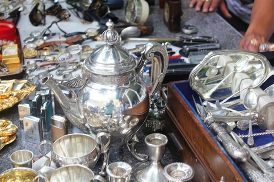 'Chợ ve chai’ giá ngàn đô độc đáo giữa Sài Gòn