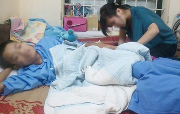 Chuyện của cô gái 7 năm giấu gia đình sống với người yêu bại liệt