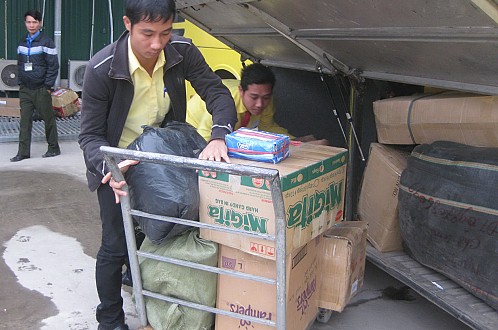 Gặp công nhân bốc vác Quốc Vượng