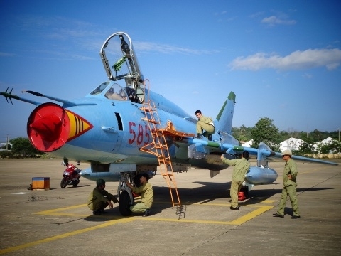 Cận cảnh tiêm kích Su-22 Việt Nam huấn luyện sẵn sàng chiến đấu