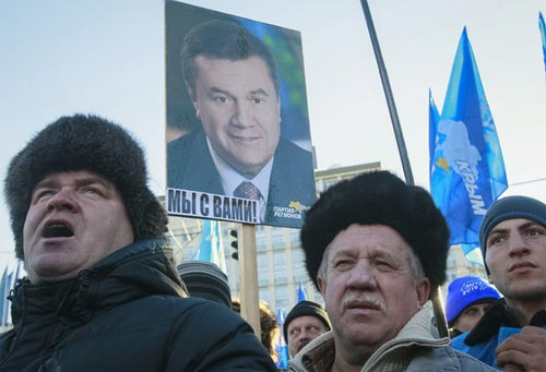 Ukraine trước 'gậy và cà rốt' Nga