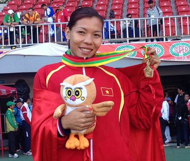 'Nữ hoàng điền kinh' Vũ Thị Hương hoàn tất cú đúp HCV