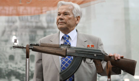 Nhà thiết kế súng huyền thoại Mikhail Kalashnikov qua đời