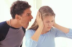 Vợ chồng chửi nhau nơi công cộng bị phạt tới 1 triệu đồng