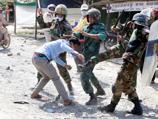 Biểu tình đẫm máu ở Campuchia