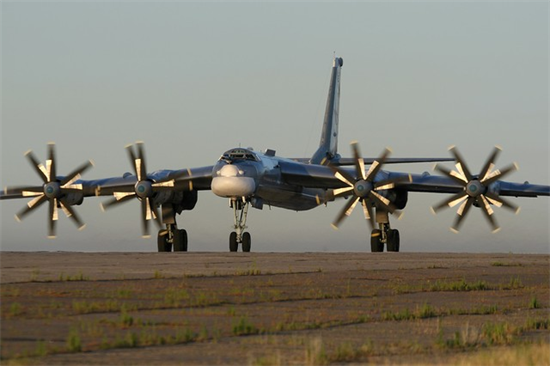 Khám phá sức mạnh máy bay ném bom hàng đầu của Nga