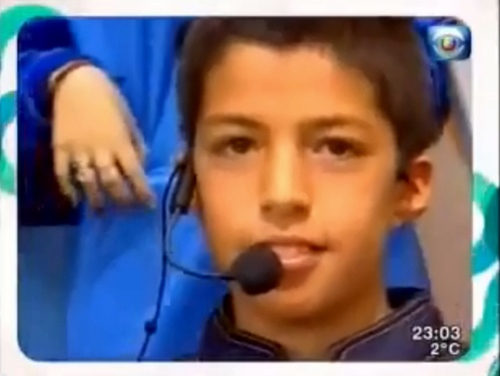 Luis Suarez cười ngặt nghẽo vì đoạn video truyền hình hồi nhỏ