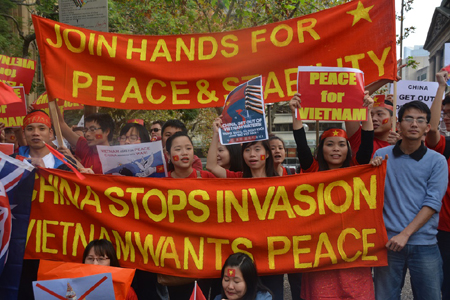Người Việt tại Sydney xuống đường vì Tổ quốc