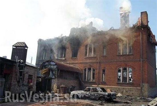Slovyansk bị rocket BM-21 Ukraine bắn phá tan hoang
