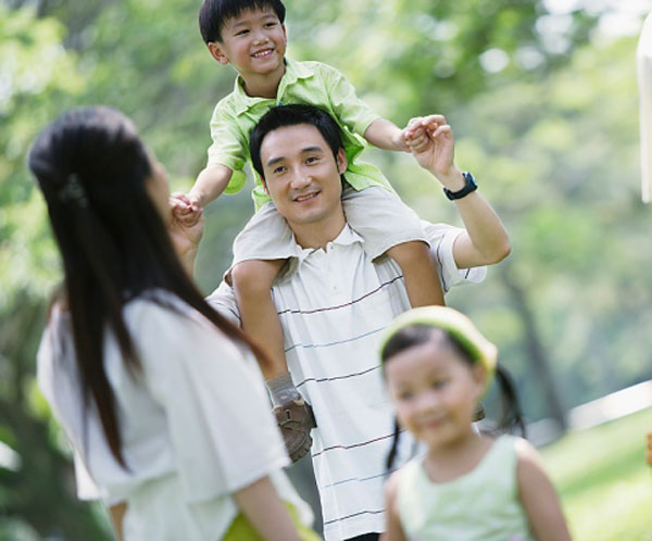 Chân ngắn vẫn được chồng yêu chiều và nể trọng