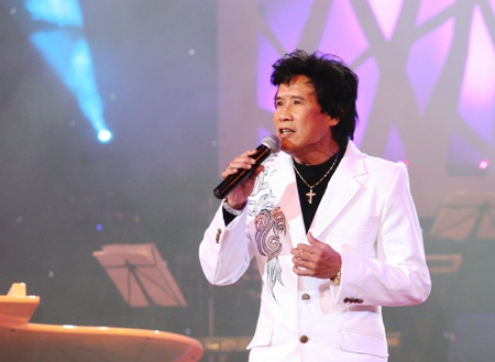 Ca sĩ hải ngoại nói xấu đất nước bị cấm diễn ở Việt Nam