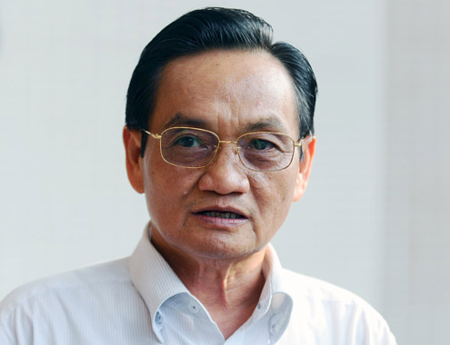 'Thay vì hoãn tăng lương, nên cắt các khoản chi không cần thiết'