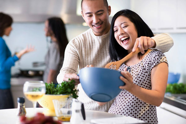 Đàn ông Việt sinh hư do các bà vợ quá nuông chiều