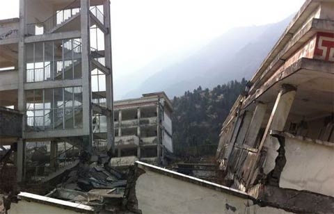 Động đất rung chuyển Tứ Xuyên, 157 người chết