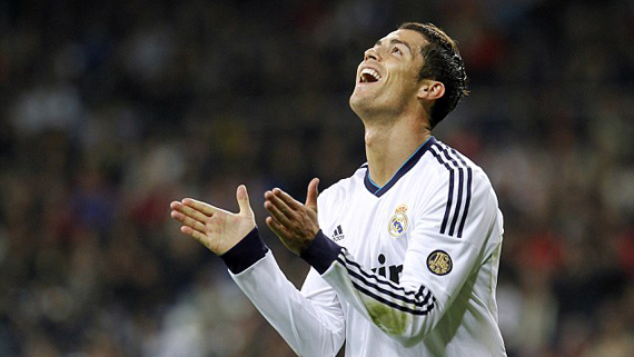 Ronaldo bầu cho Messi trong cuộc 'chạy đua' danh hiệu QBV