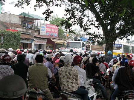 Đi xe mượn không bị phạt nếu có bằng lái và đăng ký