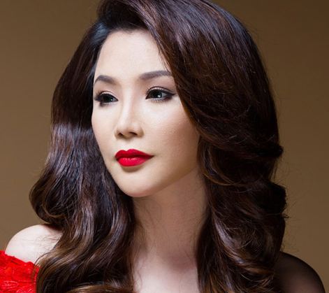 Hồ Quỳnh Hương đẹp ngỡ ngàng ngày trở lại showbiz