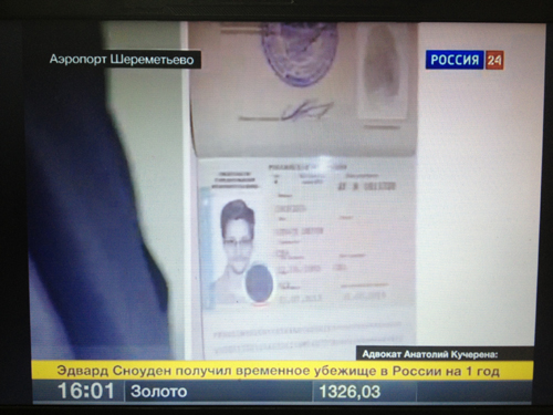 Báo Nga bình luận việc trao qui chế tạm trú cho Snowden