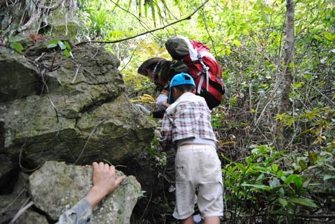 Trải lòng của người cha cho con 5 tuổi leo Fansipan