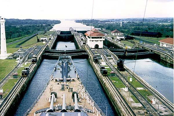 Vì sao 4 thuyền viên Việt nhảy xuống kênh đào Panama?