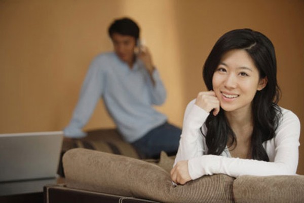 Đôi khi anh tự hỏi nếu mình giải thoát cho cô vợ đẹp này, liệu cô ấy có được hạnh phúc hơn không?