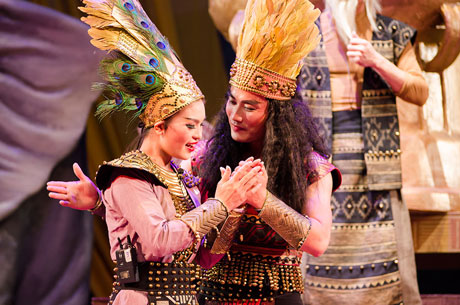 Xuất hiện vở chèo tiền tỷ!