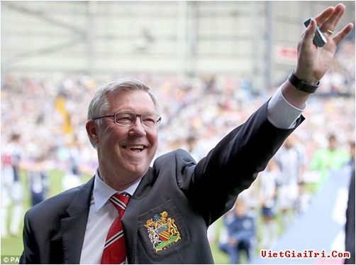 Sir Alex được đặt tên đường ở Manchester
