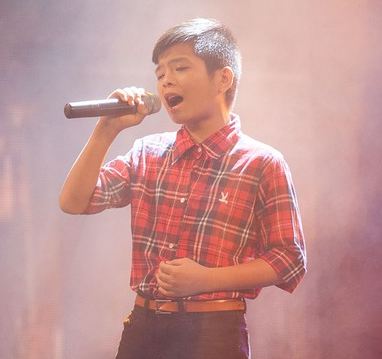 Quang Anh trở lại đầy máu lửa trên sân khấu Hà Nội