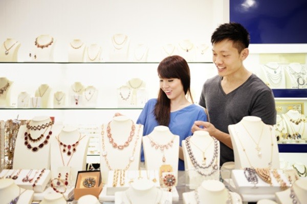 Cái kết bi đát của một cô nàng mê vật chất