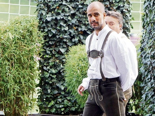 Pep mua trang trại, cả làng nhốn nháo