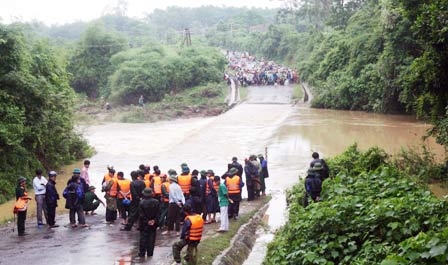 Bao nhiêu mạng nữa mới 'đủ phí' xây cầu?
