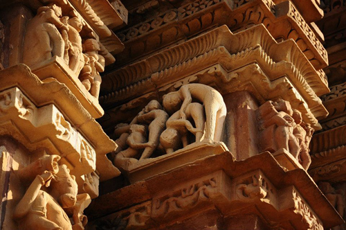 Hàng trăm tư thế 