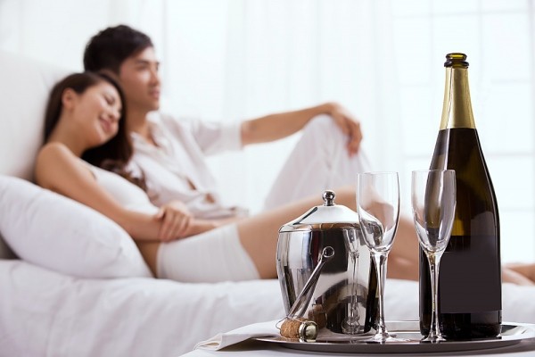 Vuốt ve bạn gái đến đâu, lòng hẹp hòi của tôi lên đến đó