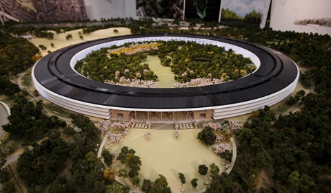 Công khai mô hình trụ sở phi thuyền lung linh của Apple